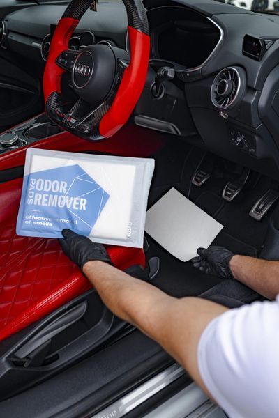 Пада для удаления неприятных запахов Gyeon Q&sup2;M OdorRemover Pads 4 шт 8809973750774 фото