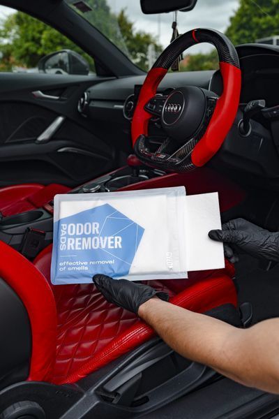 Пада для удаления неприятных запахов Gyeon Q&sup2;M OdorRemover Pads 4 шт 8809973750774 фото