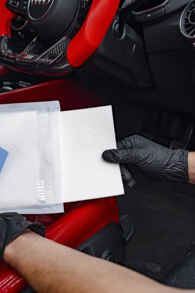 Пада для удаления неприятных запахов Gyeon Q&sup2;M OdorRemover Pads 4 шт 8809973750774 фото