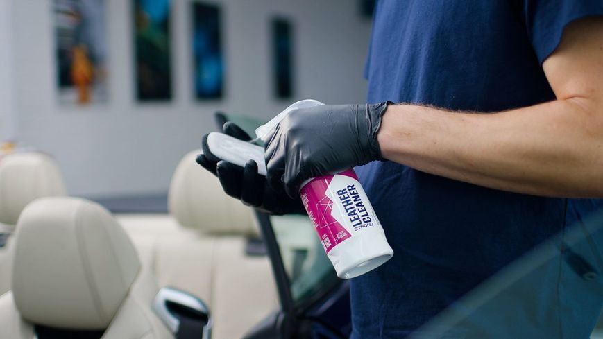 Очищувач для шкіри (Інтенсивний) Gyeon Q&sup2;M LeatherCleaner Strong 500 мл 8809432673309 фото