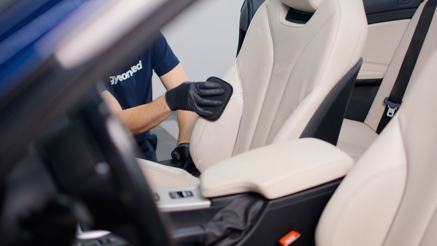 Набір по догляду за шкірою автомобіля Gyeon LeatherSet Strong 200мл 8809432674801 фото